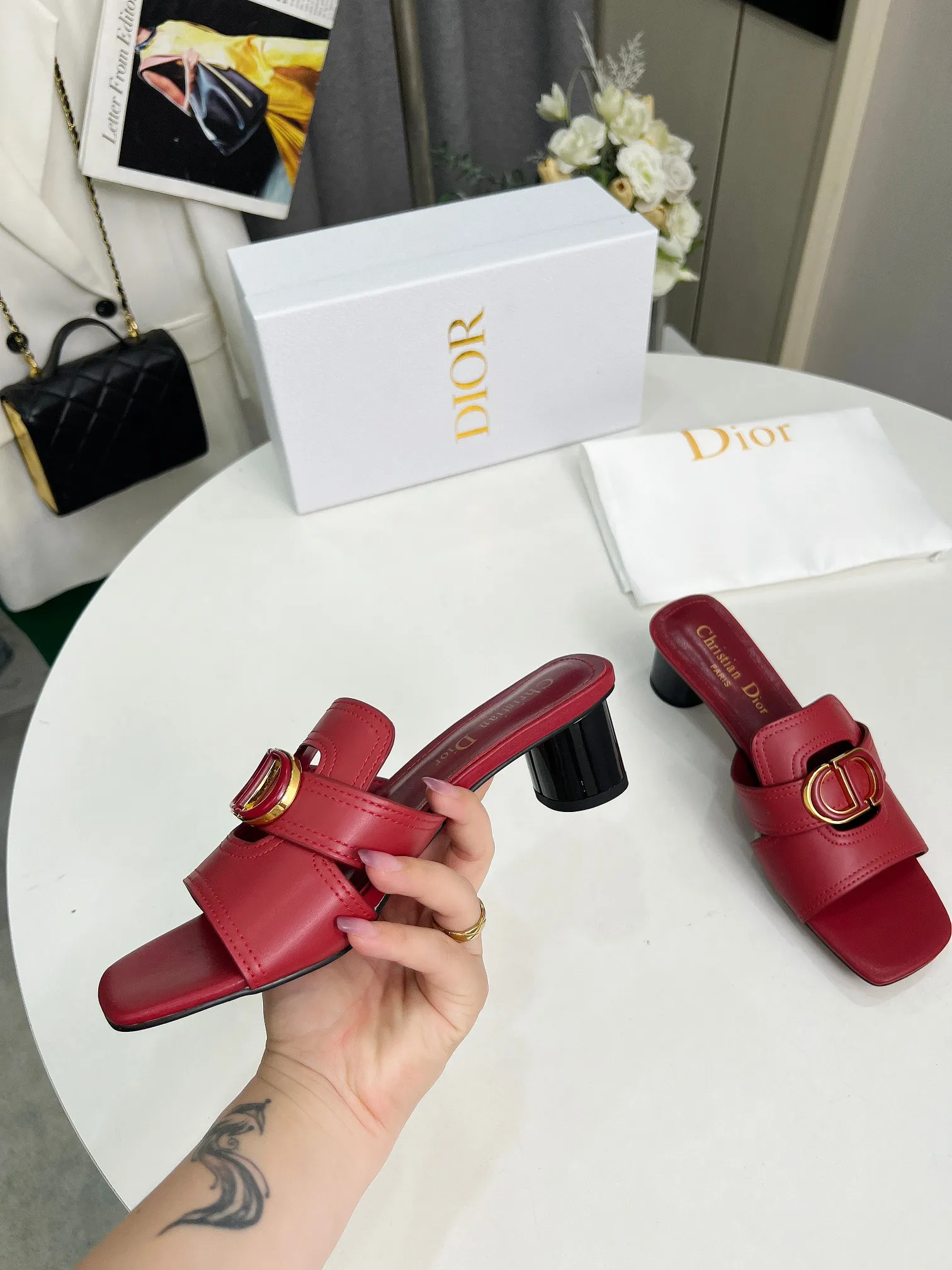 👟👟Ex-factory price 380👟👟 Genuine leather bottom +30 Dior spring and summer new style, cowhide surface, sheepskin lining + double-layer buckle, heel height 4.5cm, size 35-42